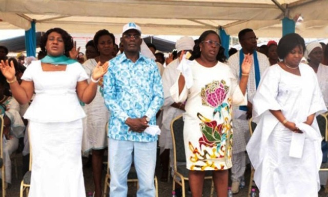 LES FEMMES UNIR EN PRIERE POUR LA PAIX AU TOGO