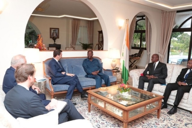 Axe Abidjan – Paris : Voici ce que l’émissaire de Macron et Ouattara se sont dit.