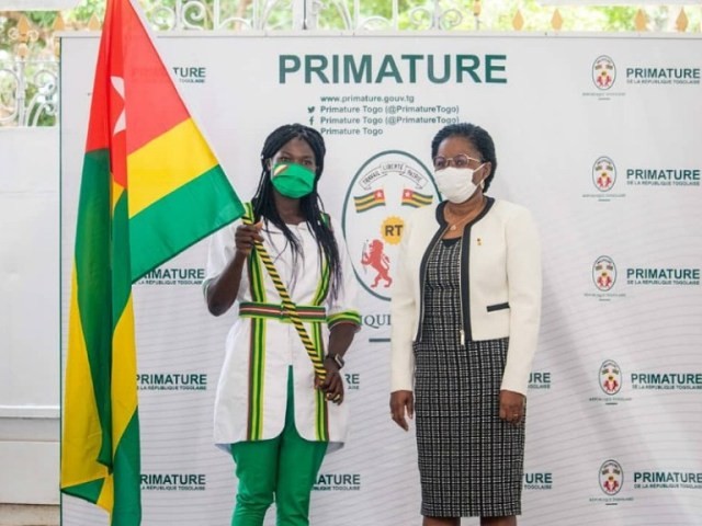 Tokyo 2020: le premier ministre remet le drapeau national aux athlètes togolais