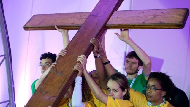 La Croix des JMJ en Espagne, en Pologne et en Angola