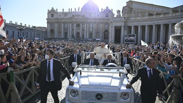 Des milliers de jeunes italiens place Saint-Pierre pour rencontrer le Pape