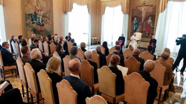 Devant des élus de Cambrai, le Pape appelle à défendre la vie jusqu’à sa fin naturelle