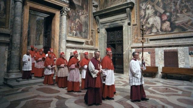 L’Histoire du conclave, du Moyen-Âge à nos jours
