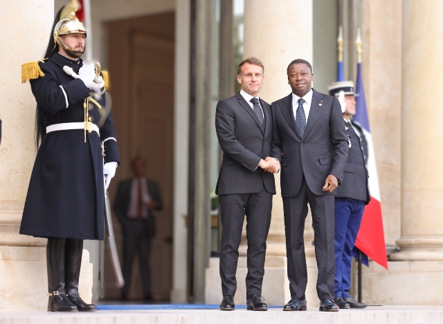 Entretien à Paris  entre le chef de l’État et Emmanuel Macron