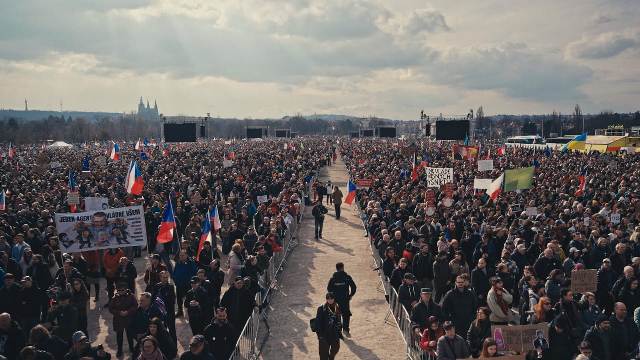 Grande manifestation contre le gouvernement ANO-SPD-Automobilistes à Prague