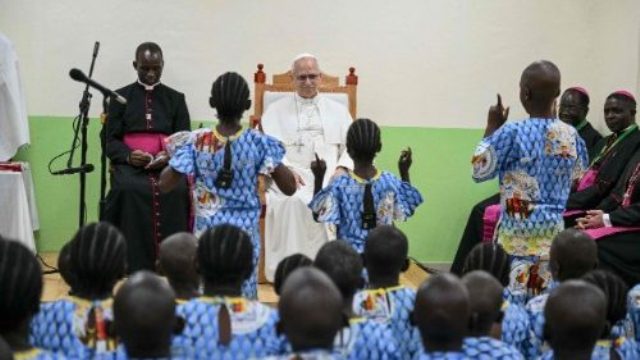 Le Pape aux orphelins: vous êtes appelés à un avenir plus grand que vos blessures