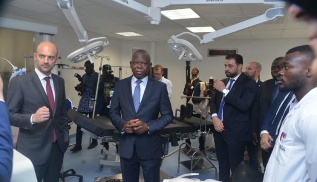  Visite du CHU-Campus du ministre français Barrot lors de son séjour au Togo
