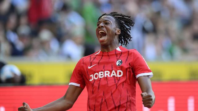 Johan Manzambi signe à Aston Villa
