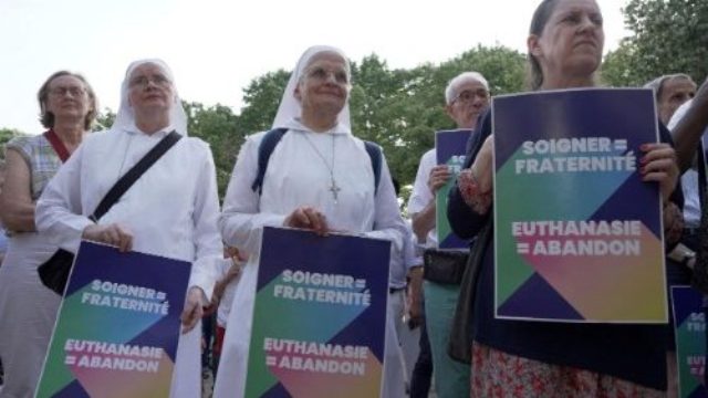 L&rsquo;Église de France envisage des recours contre l&rsquo;aide à mourir
