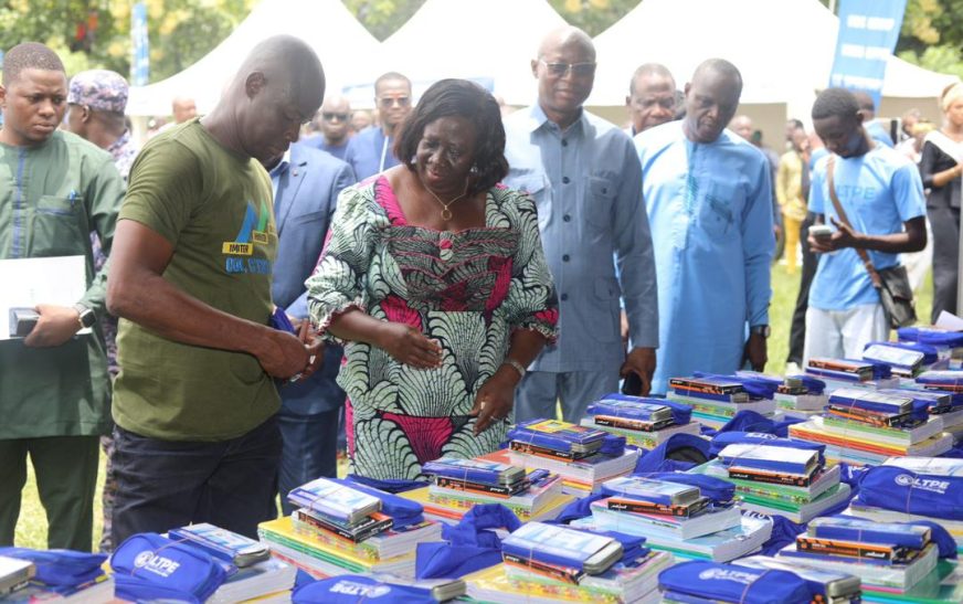 Togo : Don de kits scolaires par la LTPE