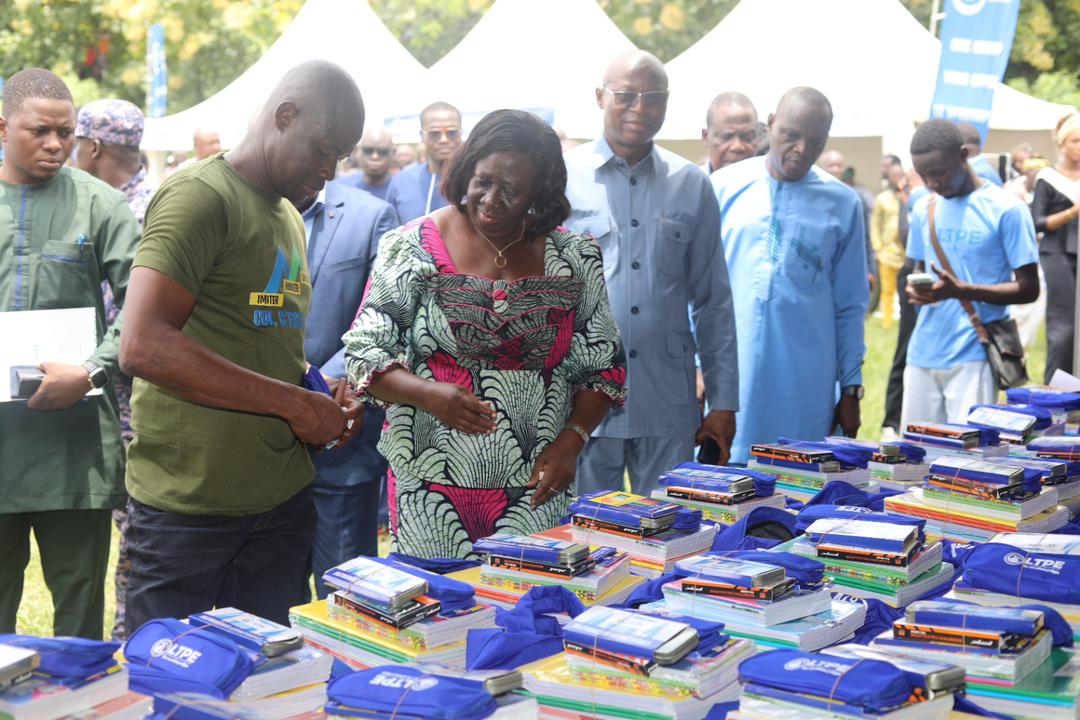 Togo : Don de kits scolaires par la LTPE