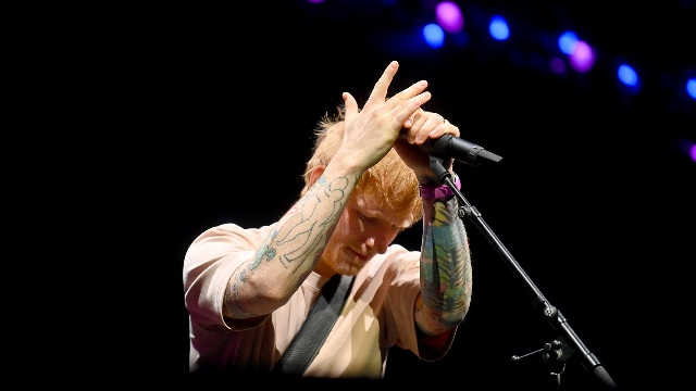 La situation à Gaza est « injustifiable »: Ed Sheeran fait son mea culpa lors d&rsquo;un concert
