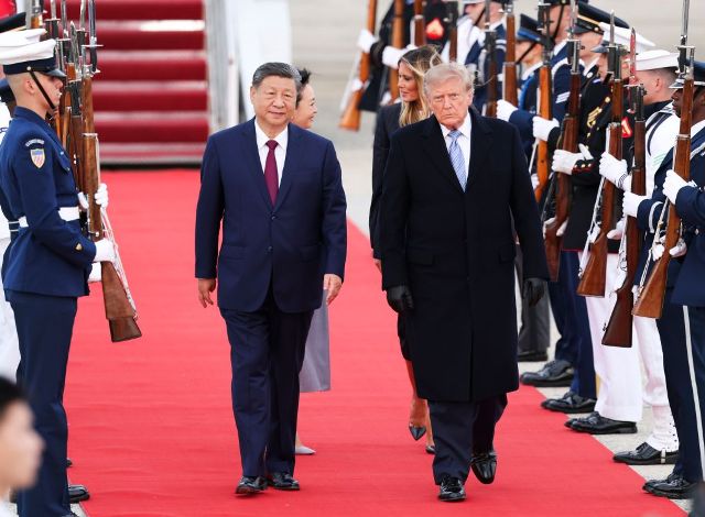 Xi Jinping arrive aux Etats-Unis pour une visite d&rsquo;Etat, accueilli par Donald Trump à l&rsquo;aéroport