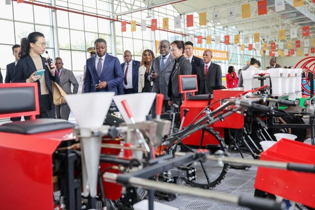 Visite officielle du PC togolais en Chine, 1ère étape