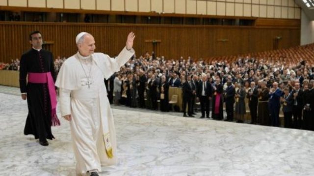 Le Pape appelle à aider les jeunes à trouver une nouvelle façon de vivre dans le monde
